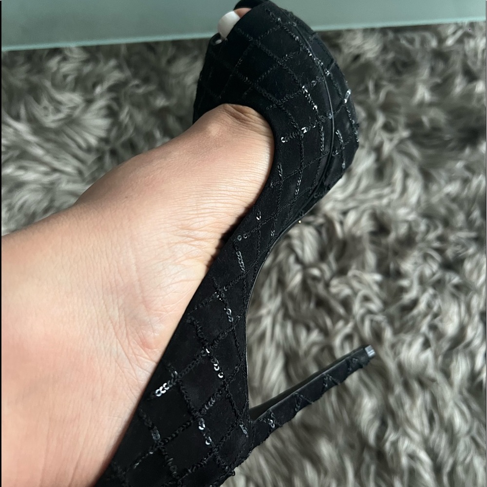 Louis Vuitton heels  barely used in mint condition✨